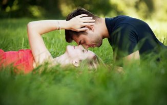 2019 चुंबन दिवस Kiss Day Celebration Best Wallpapers