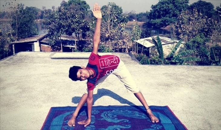 त्रिकोणासन योग Trikonasana Yoga, शुरुवात के लिए 12 आसान योगासन Types of Yoga Asanas Poses for Beginners Hindi