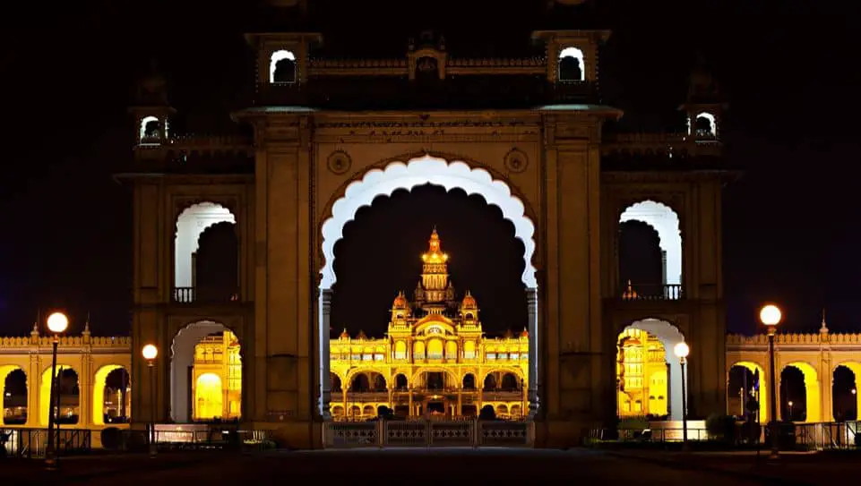 मैसूर पैलेस की वास्तुकला व इतिहास Mysore Palace history in Hindi