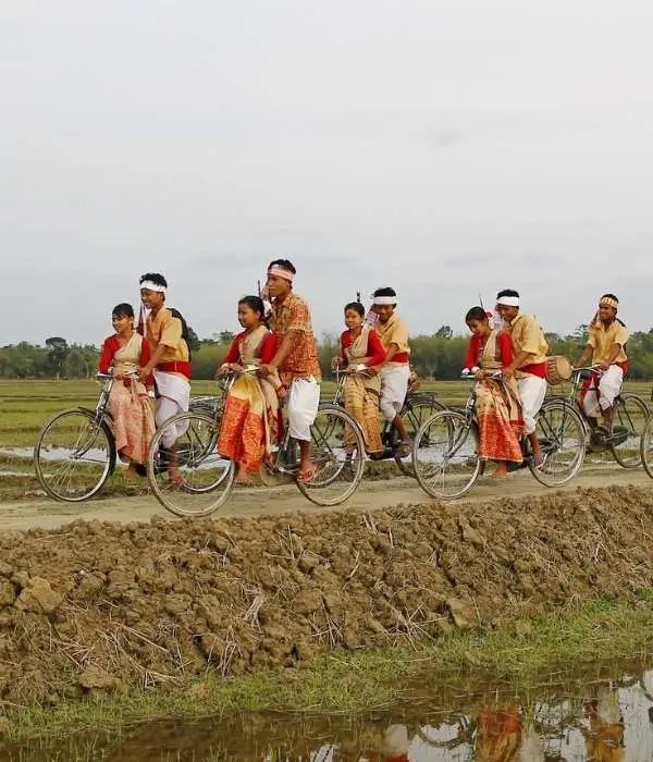 मकर संक्रांति ke dauran manaya jata hai bihu